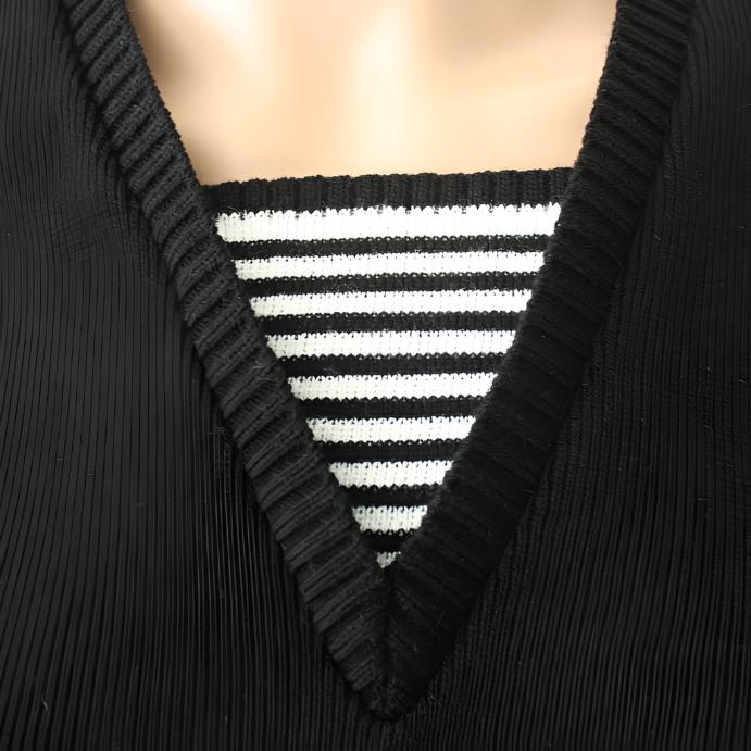 V Neck Sweater - Black & White